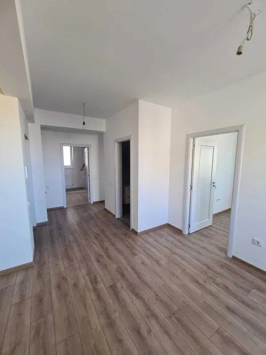 Hol cu pardoseală din lemn