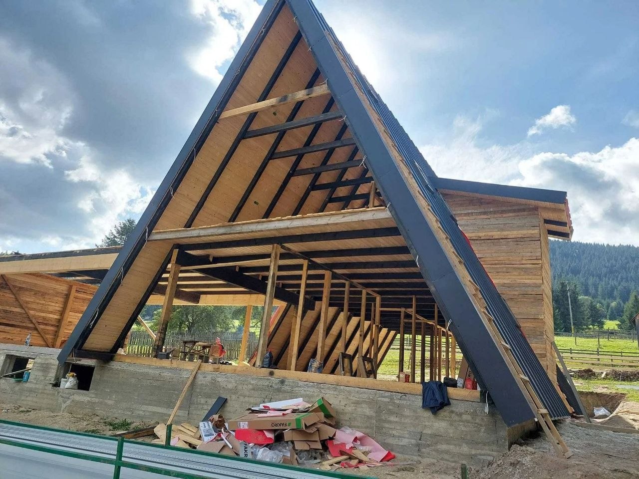 Detaliu grindă metalică structură tip A-Frame
